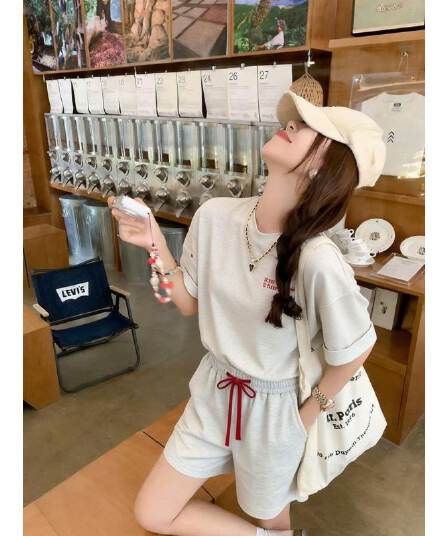 느긋한 바람 캐주얼 스포츠 슈트 여성 여름 한 부서 루즈핏 학생 패션 반팔 반바지 레트로 러닝 투피스 세트