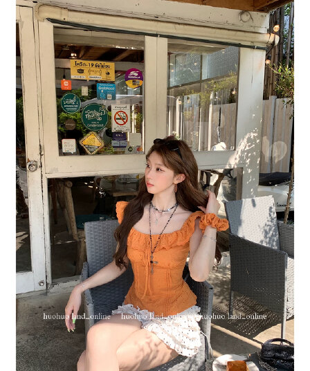 한여름 달콤한 오렌지색 활력 디스플레이 화이트 2026 여름 새로운 맨위 여성 프랑스식 프릴 칼라 몸매 가꾸기 셔츠