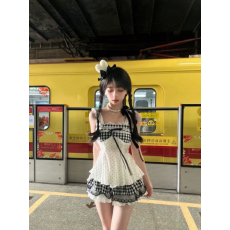 批发<b class='q'>可爱</b>甜美少女感巨好看套装夏日蕾丝蝴蝶结格子吊带上衣短裙两件套