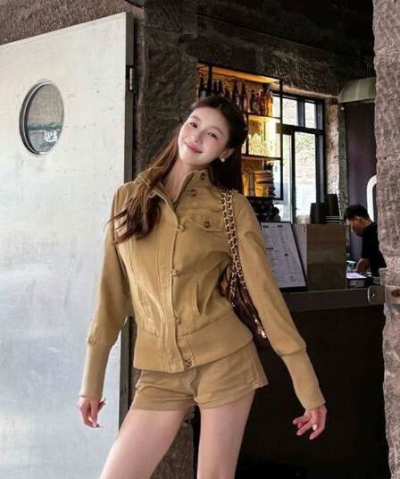 레트로 카키 색 스탠드 칼라 지퍼 반하이넥 여성 코트 조기 가을 몸매 가꾸기 오픈 가디건 외부 가져 가라. 워크웨어 재킷 맨위