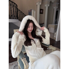 批发韩系超好看毛毛领连帽<b class='q'>针织</b><b class='q'>开衫</b>女秋季2025新款修身显瘦短洋气外套