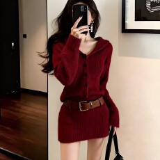 批发法式红色连帽针织衫<b class='q'>连衣裙</b>子女高级感收腰气质毛衣包臀短裙秋冬季
