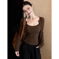 批发气质纯欲风时尚两件套冬季2026年新款设计感时尚吊带背心上衣女装