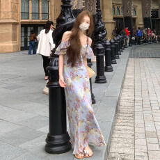 批发Xxiiuu 海洋之星 春夏新款2026气质吊带碎花连衣裙女a字<b class='q'>长裙</b>子