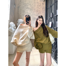 批发灰灰家韩系针织套装露肩羊毛毛衣配<b class='q'>休闲</b>短裤两件套女