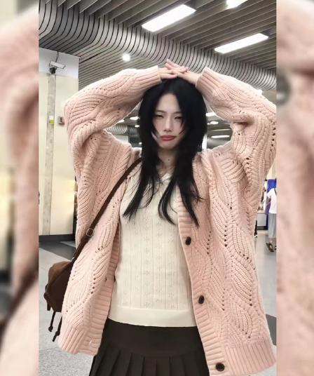 느긋한 바람 핑크색 스웨터 여성 코트 봄 2026 새로운 한 부서 고급 루즈핏 홀로우 아웃 니트 오픈 가디건 맨위