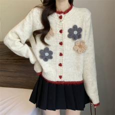批发甜美风圆领长袖短款立体<b class='q'>花朵</b>爱心扣毛针织开衫 显瘦气质