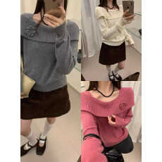 批发温柔风一字领立体<b class='q'>花朵</b>装饰长袖收腰短款毛针织衫 显瘦气质