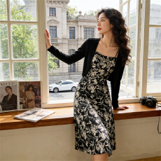 批发气质女神范碎花连衣裙子轻熟赫本风针织开衫吊带裙两件套装女春秋