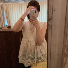 批发INS氛围感V领蕾丝上衣女夏<b class='q'>新款</b>露背荷叶边拼接蕾丝无袖背心