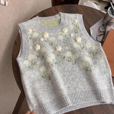 批发秋冬季新款韩系甜美立体花朵针织马甲女宽松慵懒风时尚叠穿背心