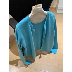 批发深圳南油高端<b class='q'>女装</b>湖蓝色羊毛针织开衫柔软亲肤软糯毛衣外套潮