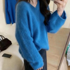 真的超显白！克莱因蓝v领水貂绒毛衣女韩系软糯慵懒风针织衫外穿