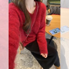 高级感红色浣熊绒V领毛衣女秋冬软糯奶fufu外穿慵懒套头针织上衣