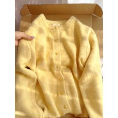 批发韩系奶黄色长袖针织开衫女秋<b class='q'>冬</b>2025新款温柔软糯宽松毛衣外套上衣