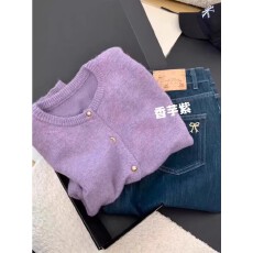 批发深圳南油女装超好看紫色圆领<b class='q'>毛衣</b>外套秋冬高级感羊绒针织开衫上衣