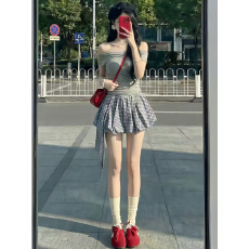 批发初夏穿搭韩风chic女2026夏季新款一字肩上衣格子半身裙两件套装