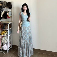 批发2026春季新款韩系设计感修身显瘦蕾丝上衣高腰气质碎花半身裙<b class='q'>套装</b>