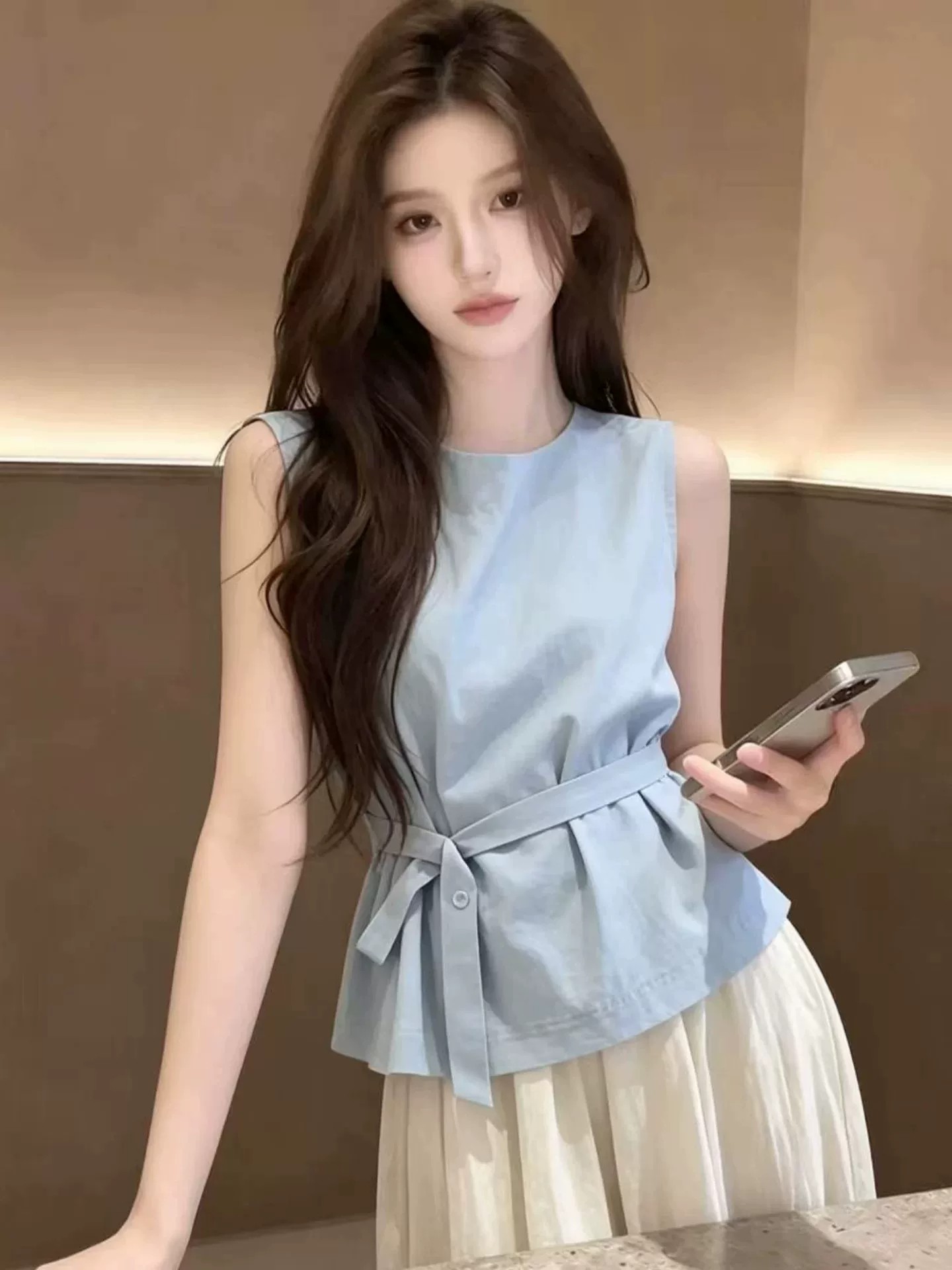 디자인 센스 스트랩 민소매 아마 셔츠 여자 2026 새로운 여름 그레이트 봐라. 프랑스식 사소한 Chic 맨위