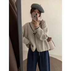 批发<b class='q'>韩国</b>东大门秋冬新款洋气显瘦设计感拼接v领浣熊毛针织开衫
