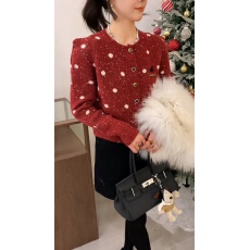 批发法式圆领<b class='q'>针织</b>开衫秋冬季新款女慵懒风红色单排扣高级外搭毛衣<b class='q'>外套</b>