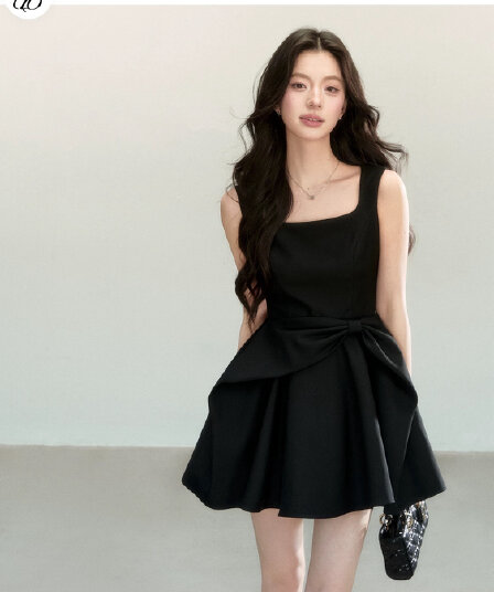 qdqd 천 골드 센스 허리 수축 나비 매듭 디자인 센스 드레스 여름 새로운 허리 수축 슬림해 보이는 검정색 멜빵 스커트