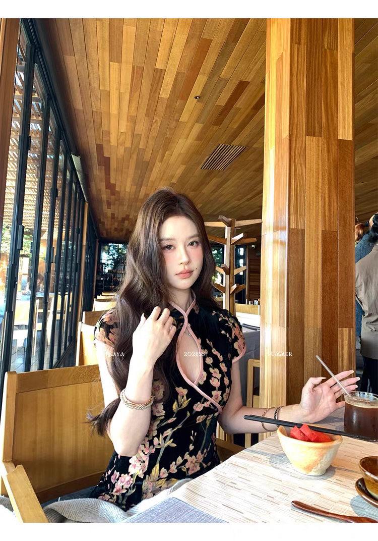 꽃 위안 6 6 20 00 뤄 쉔푸 새로운 중식 홀로우 아웃 벨벳 배색 테두리 짧은 몸매 가꾸기 치파오