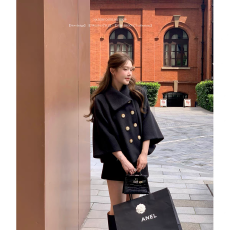 批发【杨小卷 9/21 10:00 上新享85折】双排扣斗篷大衣毛呢套装女
