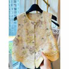 批发新中式绣花马甲女2026春季单排扣圆领植物花卉<b class='q'>百搭</b>外穿马甲时尚