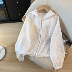 批发高级感<b class='q'>蕾丝</b>镂空镶钻碎花连帽外套女春夏新款透气舒适轻薄防晒上衣