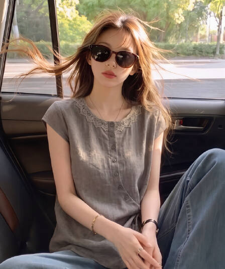 회색 레이스업 반팔 여성 셔츠 2026 여름 새로운 패션 연령 감소 작은 셔츠 디자인 센스 레이스 레이스 맨위