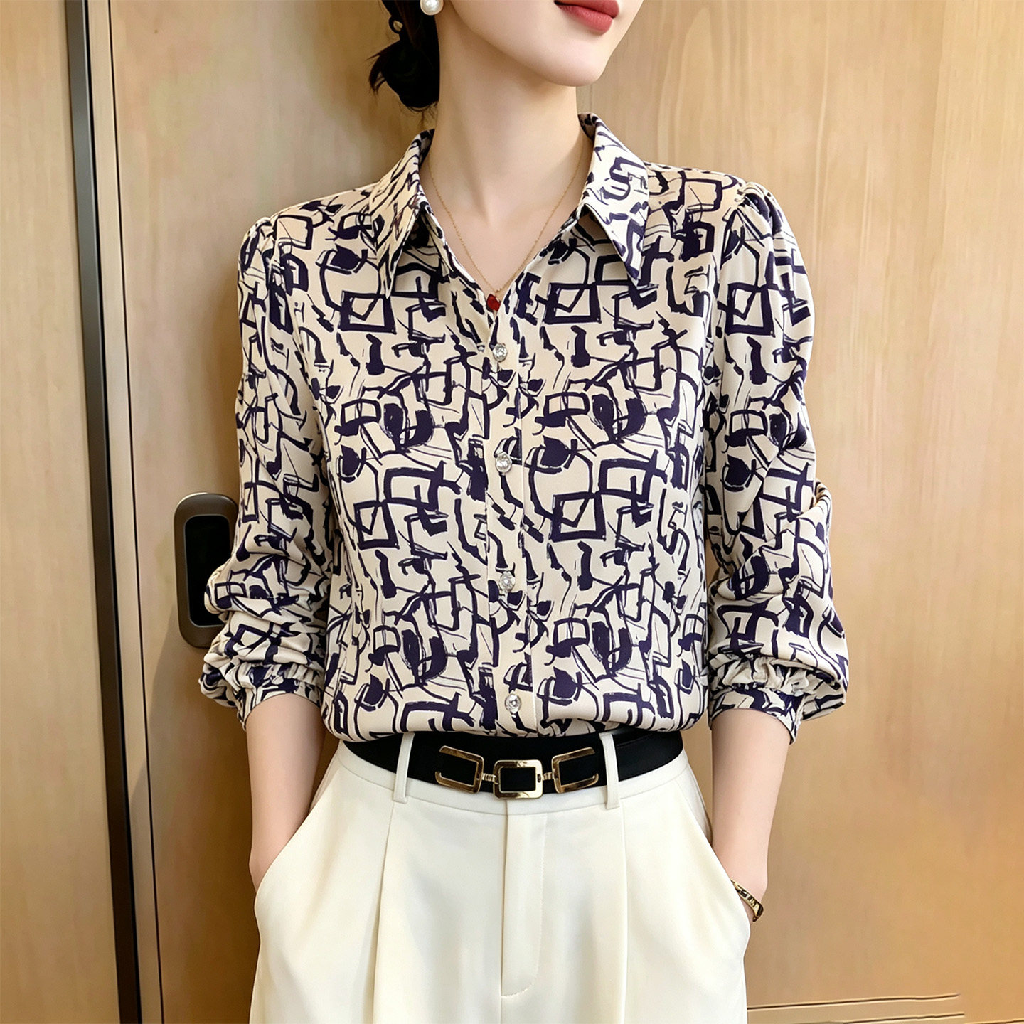 法式翻领缎面衬衫女装长袖秋季新款宽松时尚上衣叠穿打底衬衣 服裝批發女裝批發服飾貨源