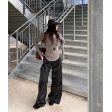 批发红人馆长袖打底衫女2026新款早春灰色t恤显瘦韩系别致<b class='q'>条纹</b>休闲裤