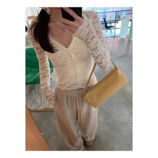 批发红人馆内搭打底衫女春秋季2026新款蕾丝<b class='q'>t</b><b class='q'>恤</b>v领长袖独特绝美小上衣