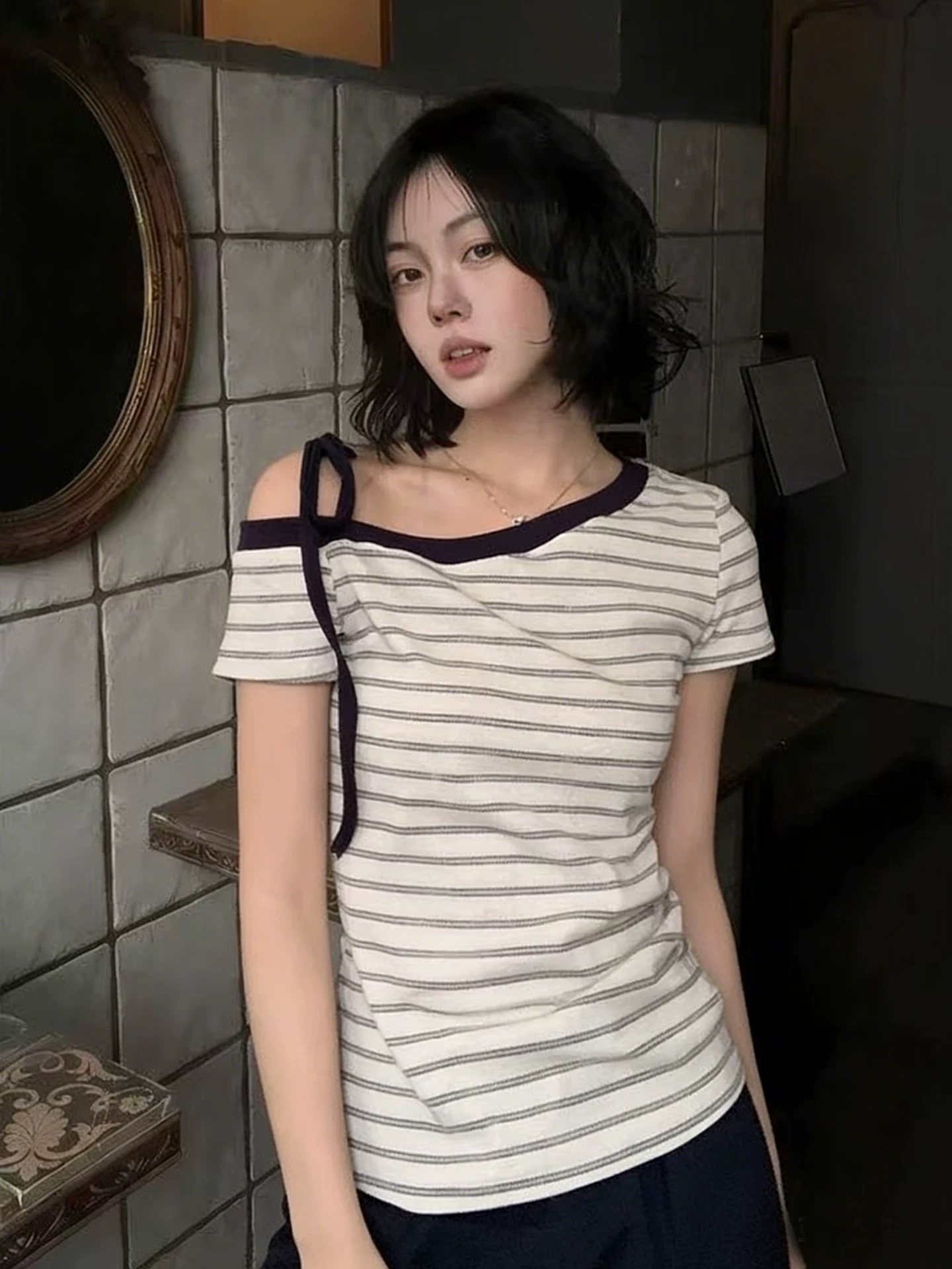 스트라이프 비스듬한 어깨 반팔 티셔츠 여성 여름 허리 수축 슬림해 보이는 다용도 레이스업 오프숄더 맨위