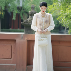 批发小个子新中式醋酸重工刺绣钉珠休闲马甲女<b class='q'>秋</b>季新款中国风短款上衣