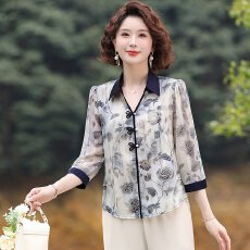 批发妈妈<b class='q'>夏季</b>长袖上衣女夏中老年碎花冰丝衫夏装t恤薄款中年女雪纺衫
