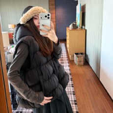 批发褶皱<b class='q'>马甲</b>新款羽绒服女外套女2026冬季设计感小众独特坎肩外套女