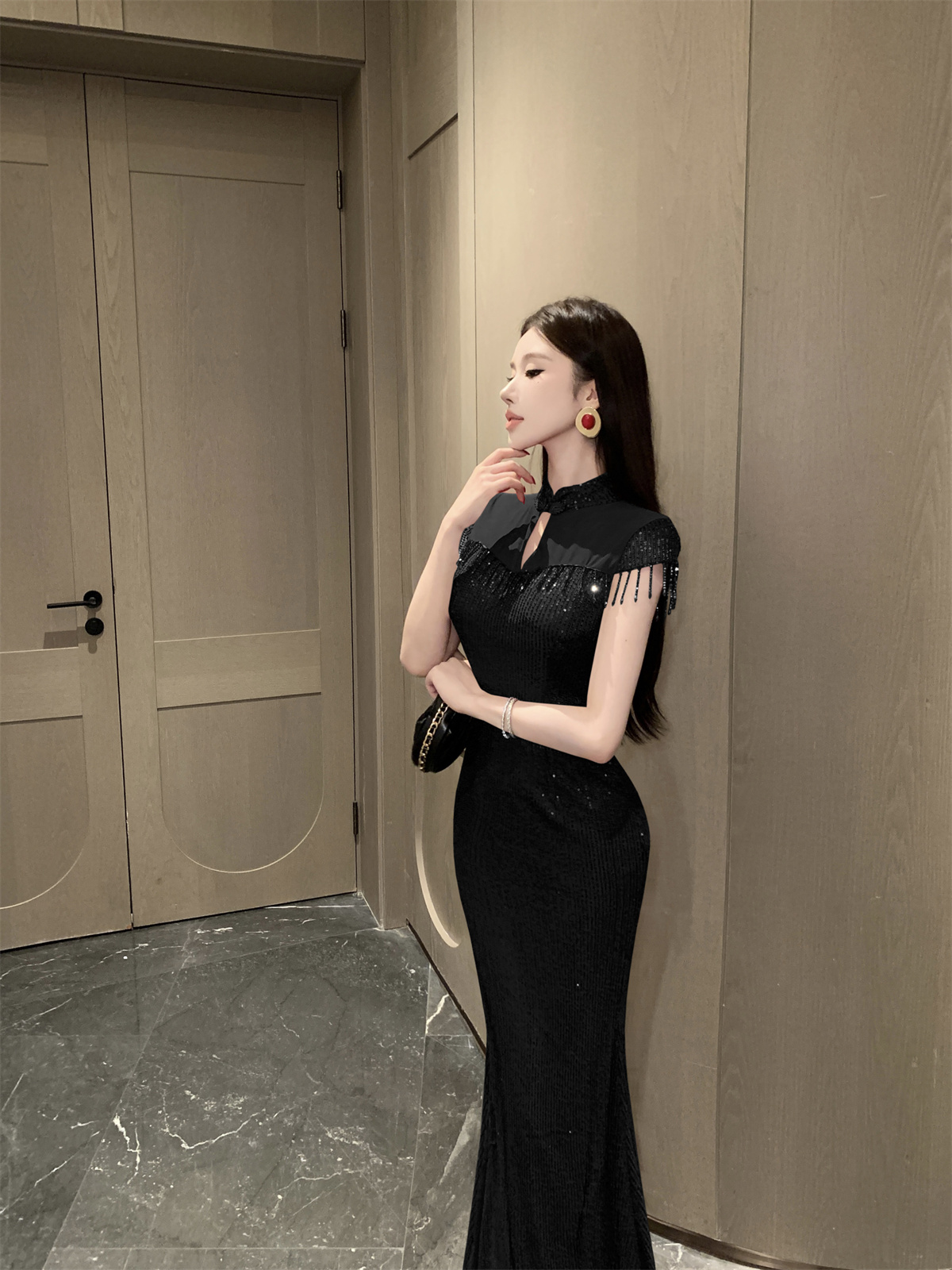 Photographed Stand-up Collar Cheongsam with Mesh and Sequin Embroidery, Flowing Fringe, Slimming Long Fish-Tail Dress Gown