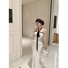 批发露背挂脖抹胸连衣裙鱼尾裙子设计感修身包臀<b class='q'>长裙</b>