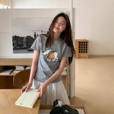 批发原创卡通狗印花正肩短袖t恤<b class='q'>女</b>夏季新款气质显瘦正肩上衣
