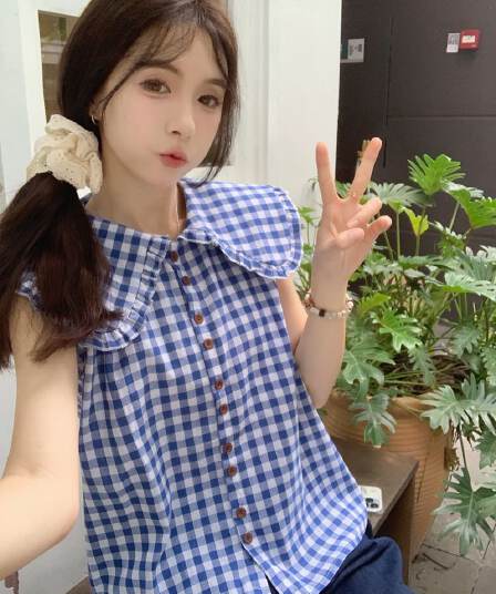 파란색 체크무늬 프릴 칼라 민소매 여성 셔츠 2026 년 새로운 작은 대중 연령 감소 Chic 베이비 칼라 조끼 맨위