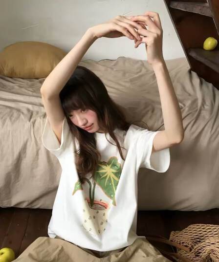 미니멀리즘 디자인 센스 루즈핏 반팔 티셔츠 여성 여름 새로운 느긋한 바람 품격 캐주얼 다용도 맨위