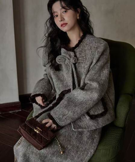 2026 새로운 겨울 작은 샤넬 스타일 회색 작은 키 프랑스식 패션 재킷 반신 스커트 루즈핏 다용도 세트 여성