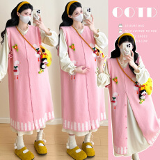 批发实拍新品~孕妇秋冬装新款小鸟<b class='q'>图案</b>荷叶边粉嫩开衫+杏色连衣裙套装