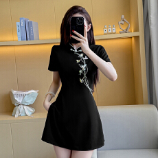 批发实拍<b class='q'>夏季</b>新款新中式绣花改良<b class='q'>旗袍</b>收腰显瘦性感时尚套装两件套