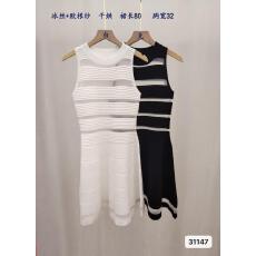 2026纯欲圆领镂空条纹无袖收腰显瘦连衣裙