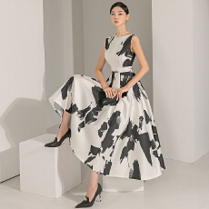 批发2026夏新款韩版<b class='q'>外贸</b>时尚气质优雅显瘦大气黑白印花轻奢碎花<b class='q'>连衣裙</b>