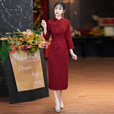批发实拍2026新款红色旗袍新中式订婚回娘家复古风提花气质高端<b class='q'>敬酒</b><b class='q'>服</b>