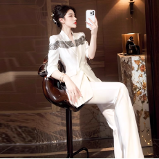 批发2025年秋季御姐风女神范亮闪闪掐腰显瘦白色长袖西装西裤两件套装